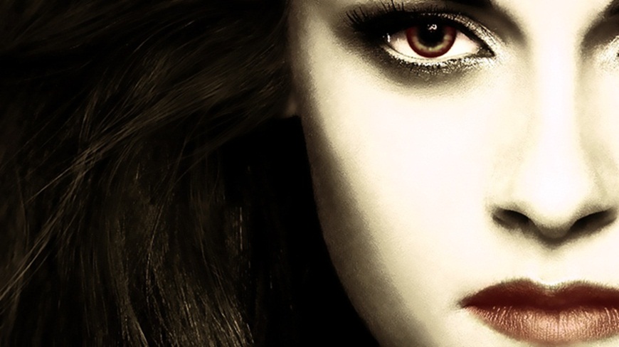 Белла свон каллен вампир. Розали хейл сумерки. Белла вампир в синем. Вампирша из сумерек. Сумерки сага рассвет часть 2.