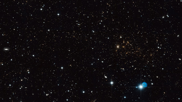 Hubble image of galaxy cluster MACS J0717