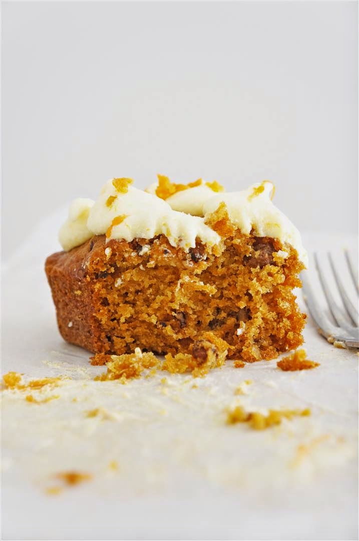 Very Good Carrot Cake Cakelets & Doilies