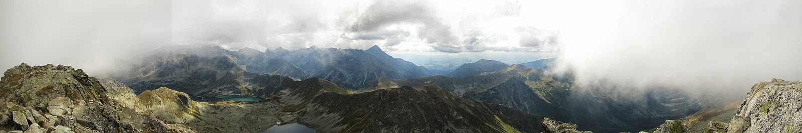 Panorama na południe ze Świnicy. Panorama na południe ze Świnicy.