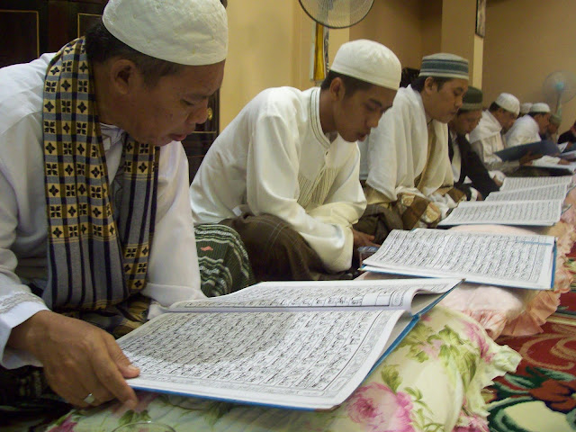 10 Hikmah Membaca Al Qur`an yang Belum Banyak Muslim Ketahui 10 Hikmah Membaca Al Qur`an yang Belum Banyak Muslim Ketahui
