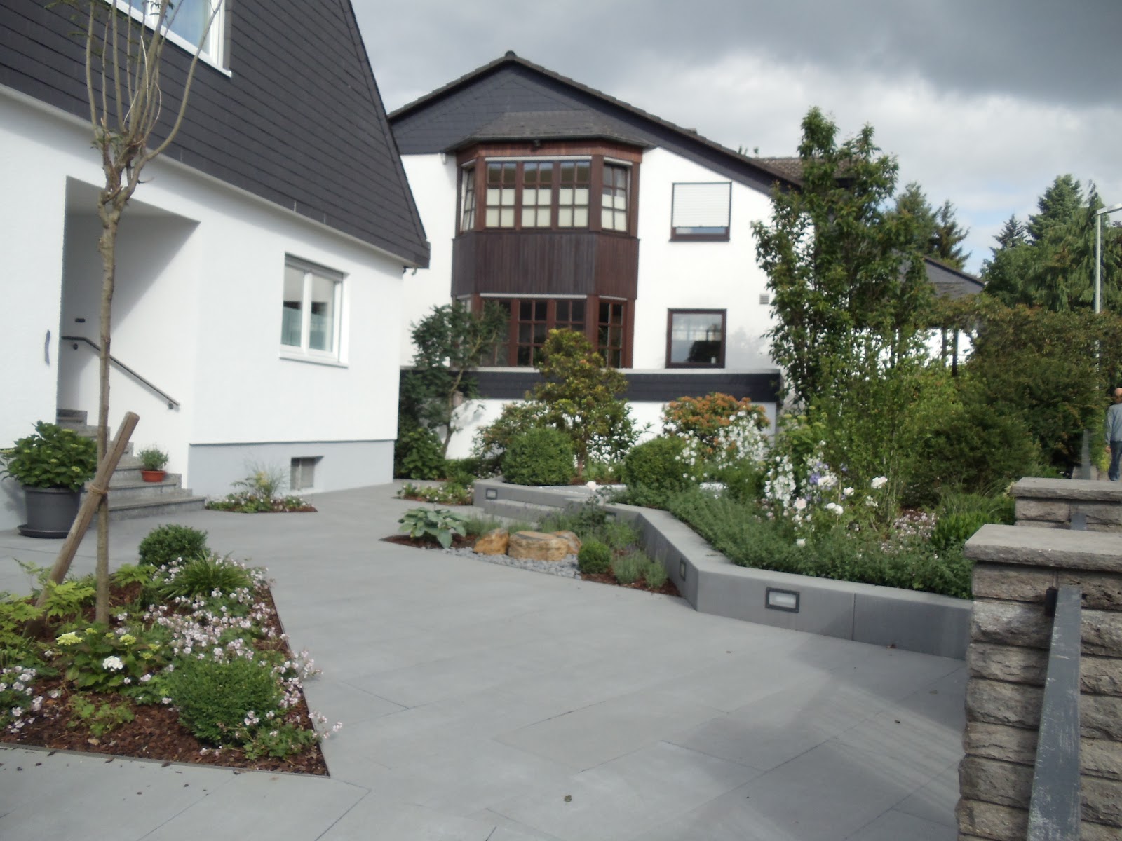 nur die HARTEN kommen in den GARTEN: Vorgarten vorher - nachher