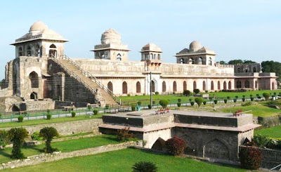 baz-bahadur-palace-mandu