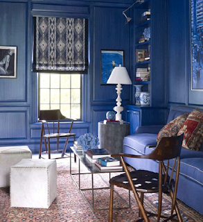 sala con paredes azules