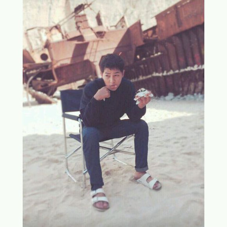 Lo anh nghi van Song Joong Ki hen ho cung Song Hye Kyo tren bien - Anh 3