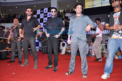  John Abraham, Anil Kapoor & Tusshar promote 'Shootout At Wadala' at Infinity Mall Malad