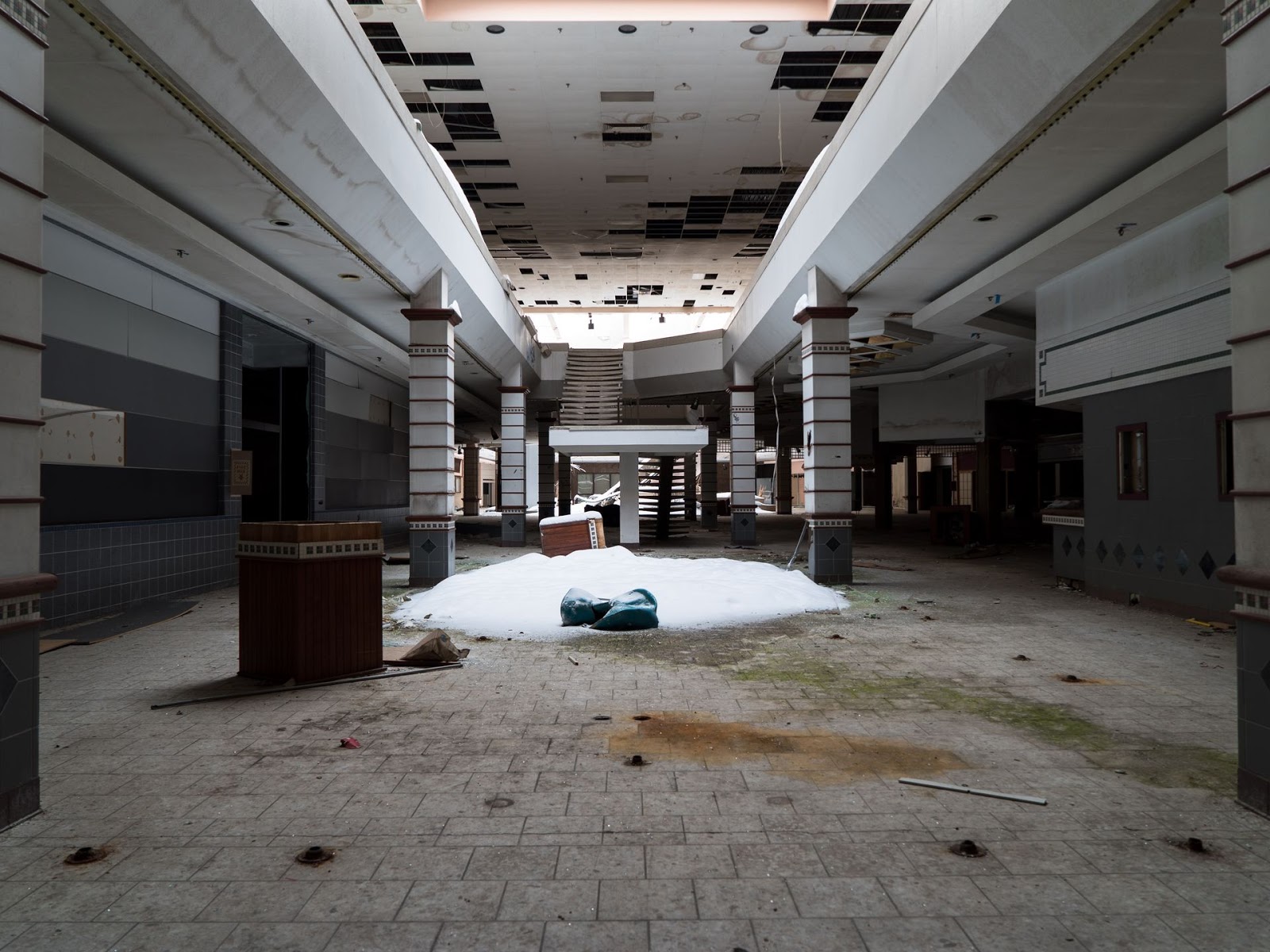Deserted Places The abandoned Rolling Acres Mall in Ohio