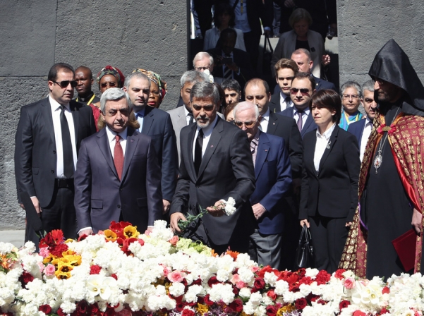 Clooney rinde homenaje a víctimas armenias