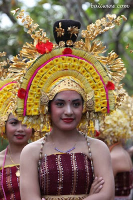 Wanita Bali Zaman Dulu dan sekarang ~ Bali Sahata Tour