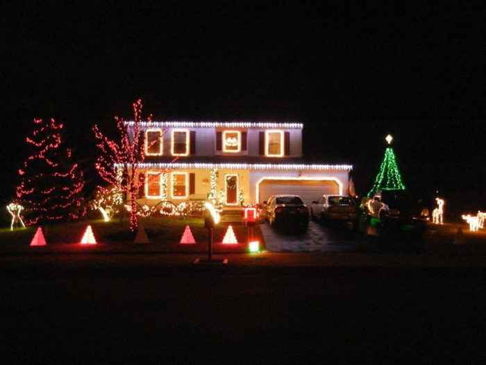 pgh momtourage best christmas lights in the burgh christmas lights reflect on house