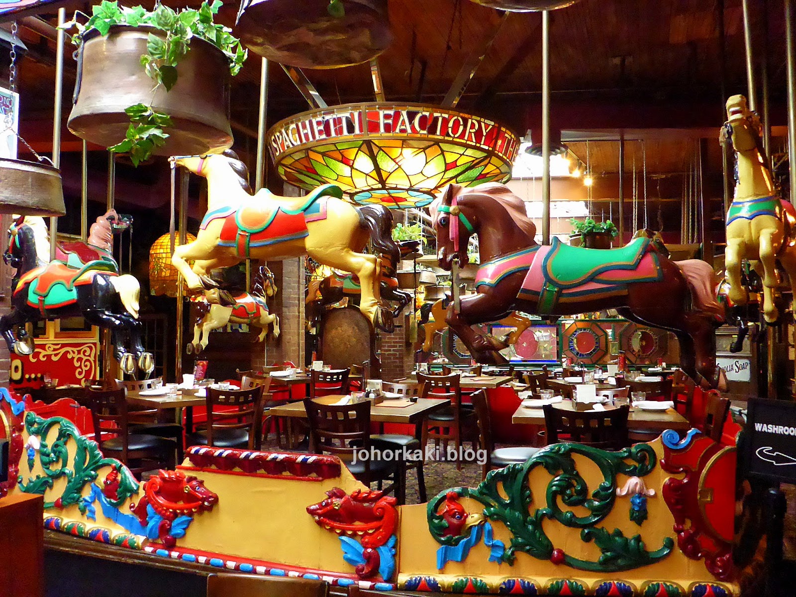 Fun Dining at The Old Spaghetti Factory, The Esplanade, Toronto Johor