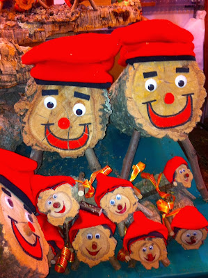 Local Lisa in BARCELONA: Caga Tio - Catalan Christmas Tradition ...