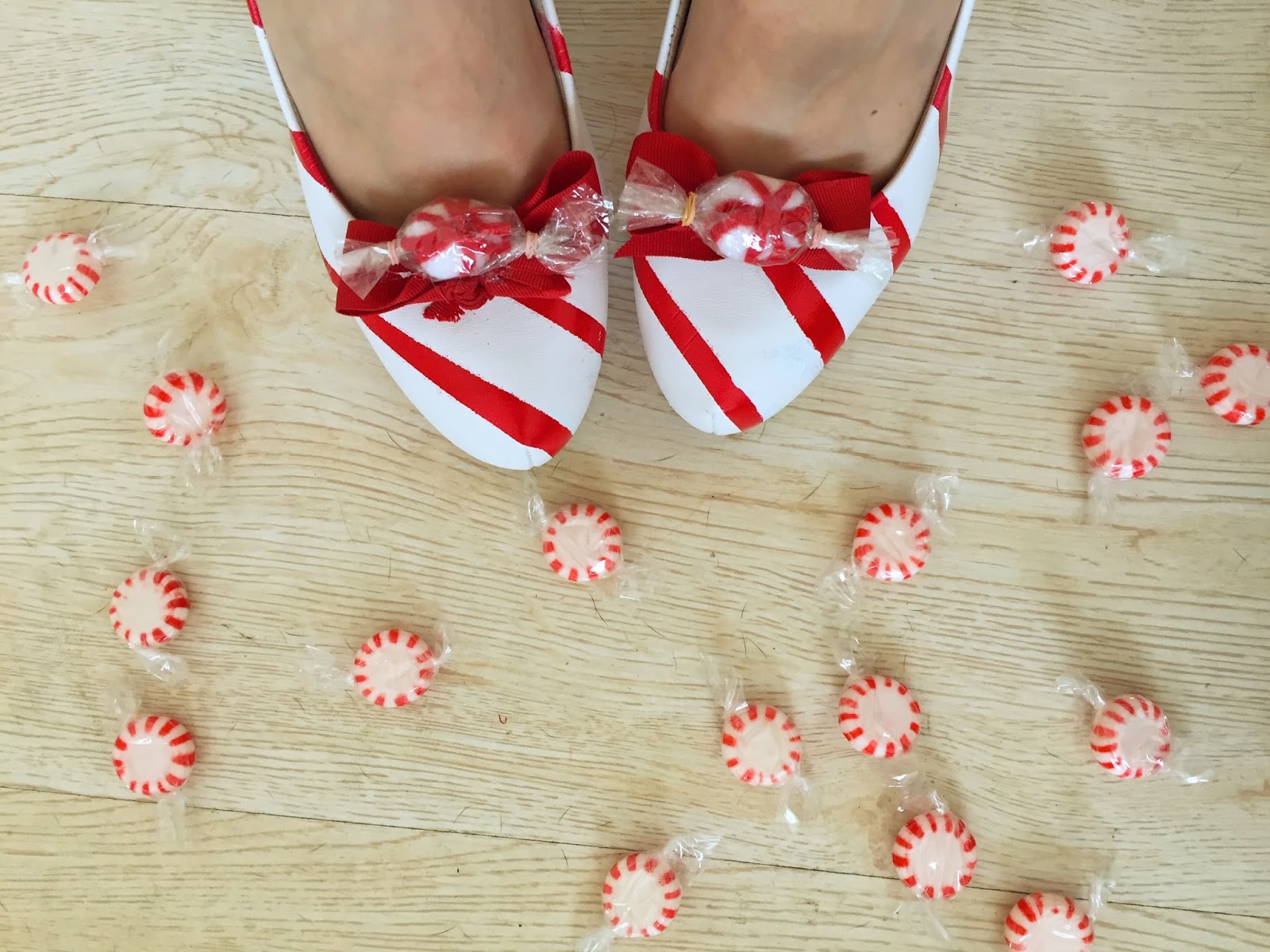 Cute shoes for Christmas! Learn hwo to make them yourself on the blog