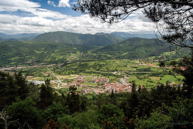 Salas desde el Viso, valle del Nonaya Asturias.