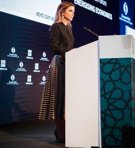 Queen Rania wore Dior Skirt from Resort 2018 Collection and she wore DIOR D-Choc Pumps, carried LOUIS VUITTON bag. Crown Prince Hüseyin