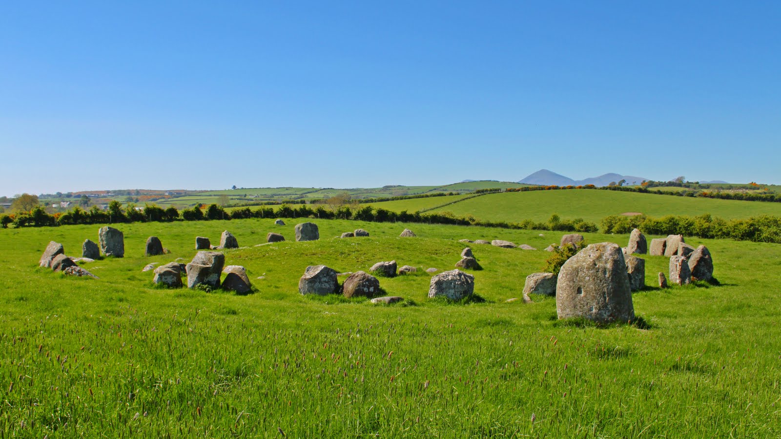 стоунхендж - эйвбери, великобритания. The stone circle. каменный круг эйвбери. эйвбери уилтшир. кромлех эйвбери.