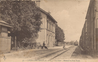 Aux abords de la gare - Cour-Cheverny