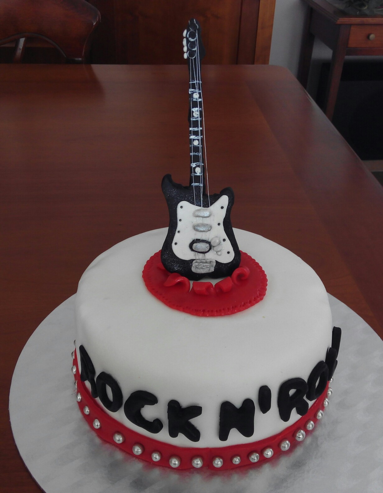 ANGELA Tarta Rock n`roll