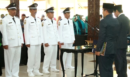 Bupati Amin Awali 2018 dengan Lantik 4 Kades Baru Bupati Amin Awali 2018 dengan Lantik 4 Kades Baru