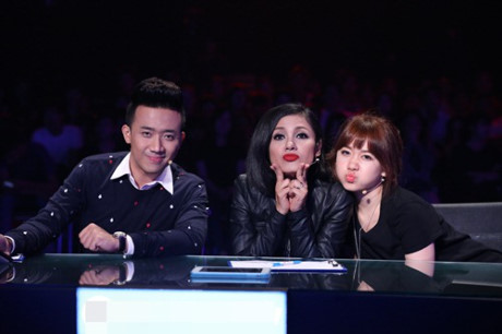 Tran Thanh - Hari Won - Viet Trinh me met voi