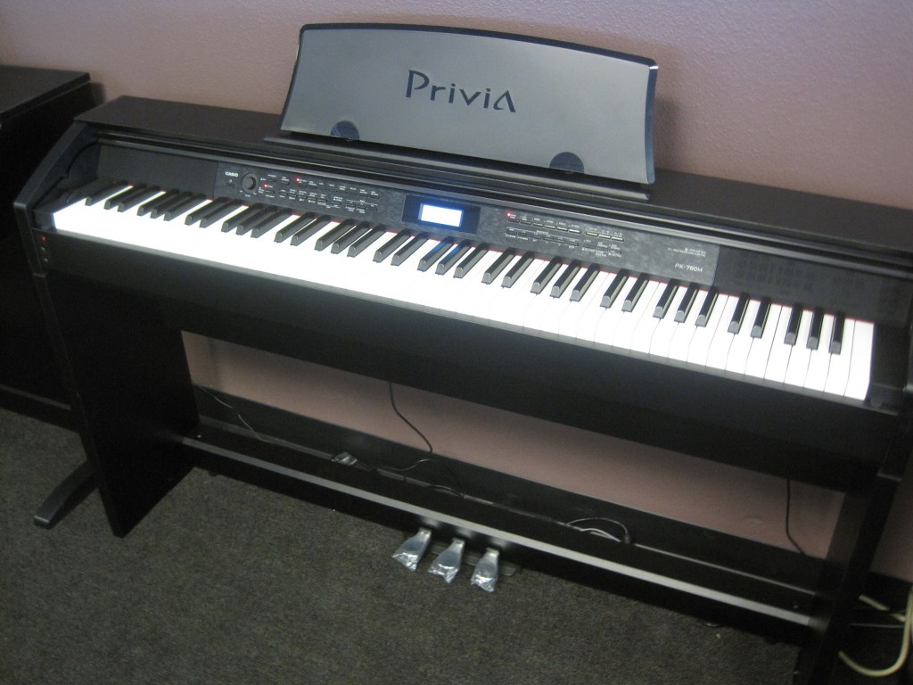 Casio PX-780 - REVIEW | Digital Piano | 40 Power | Best Buy