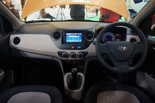 Interior Hyundai Grand i10 Perbandingan Suzuki Ignis vs Hyundai Grand i10