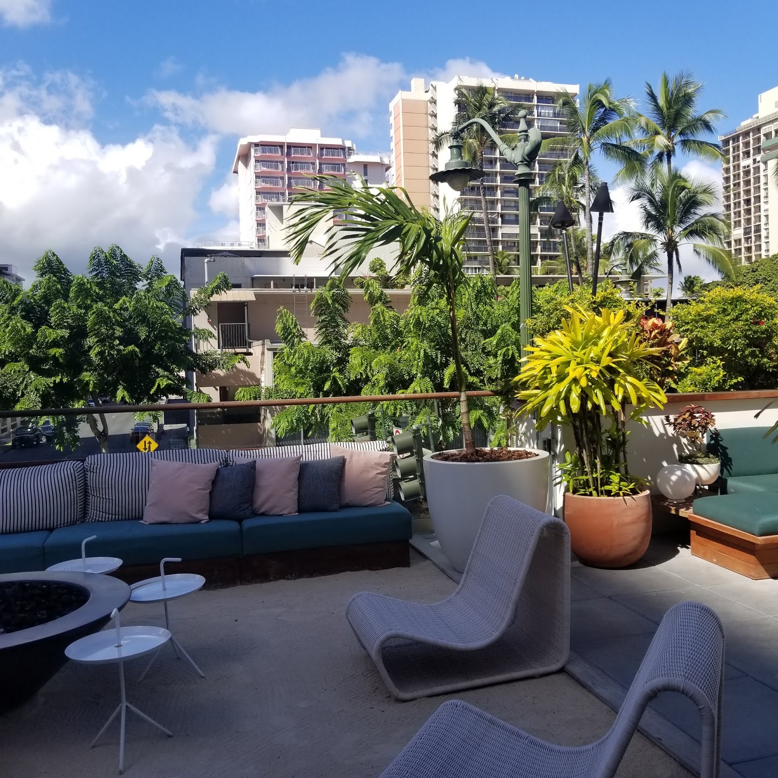 HideOut Honolulu, Hawaii chichicho