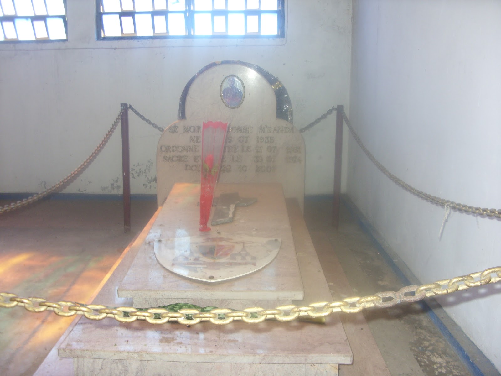 Kahiudi C Mabana La cathédrale de Kenge