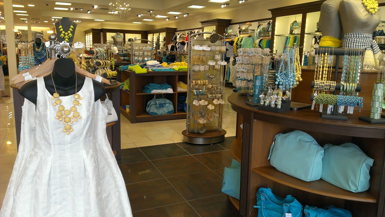 Wichita City Moms Versona Accessories lands in Wichita!