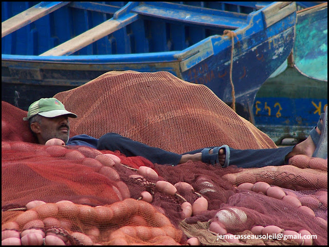 Pêcheur qui se repose à Essaouira