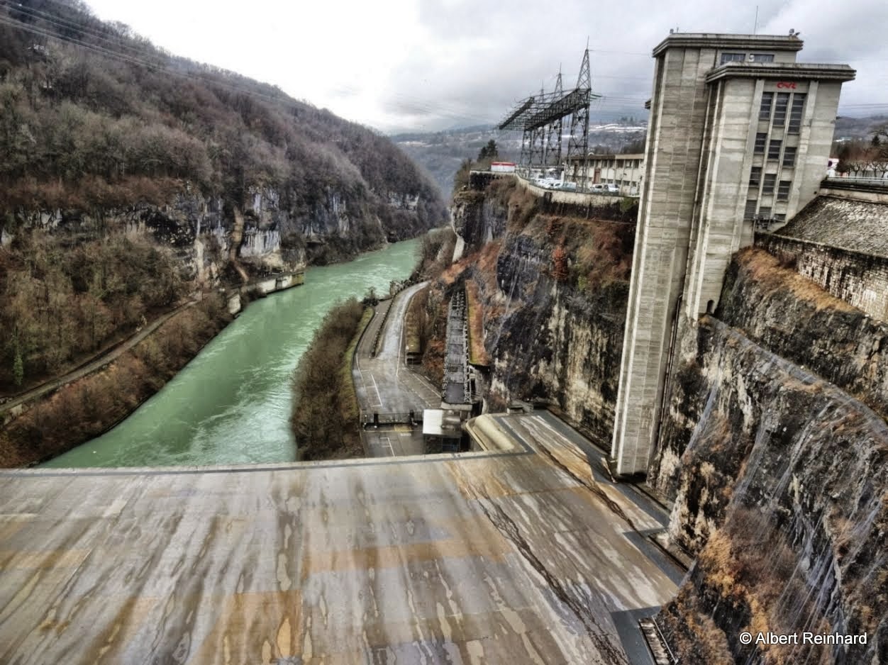 Deci delà Le barrage de Génissiat