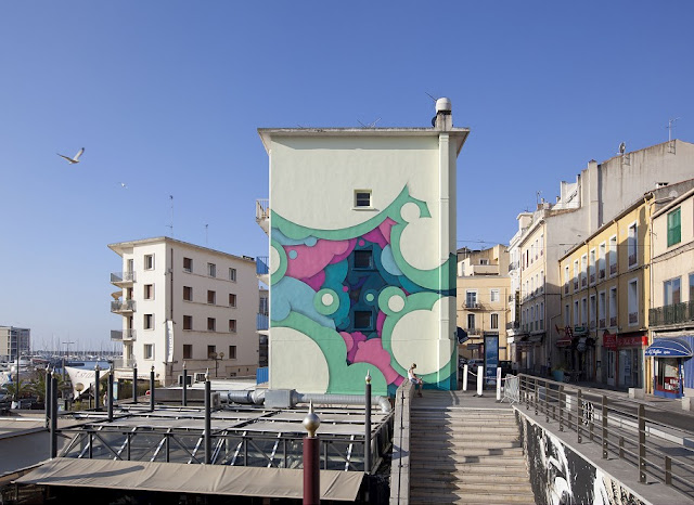 Czech artist Jan Kalab recently spent couple of days in Sete, France, taking part in the local K-Live festival there. For this event he introduced some of his recent abstract concepts, based on circular shapes.