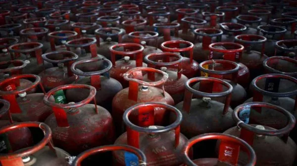 Subsidised LPG price hiked by Rs 2.08 per cylinder; non-subsidised rate raised by Rs 42.50, New Delhi, News, Business, Increased, National