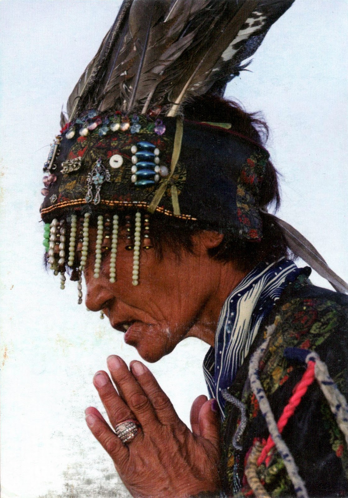 Шаман в парике. Шаманы Алтая. Тибетский шаман. Дунгур Тува шаманы. Шаман Манжеев.