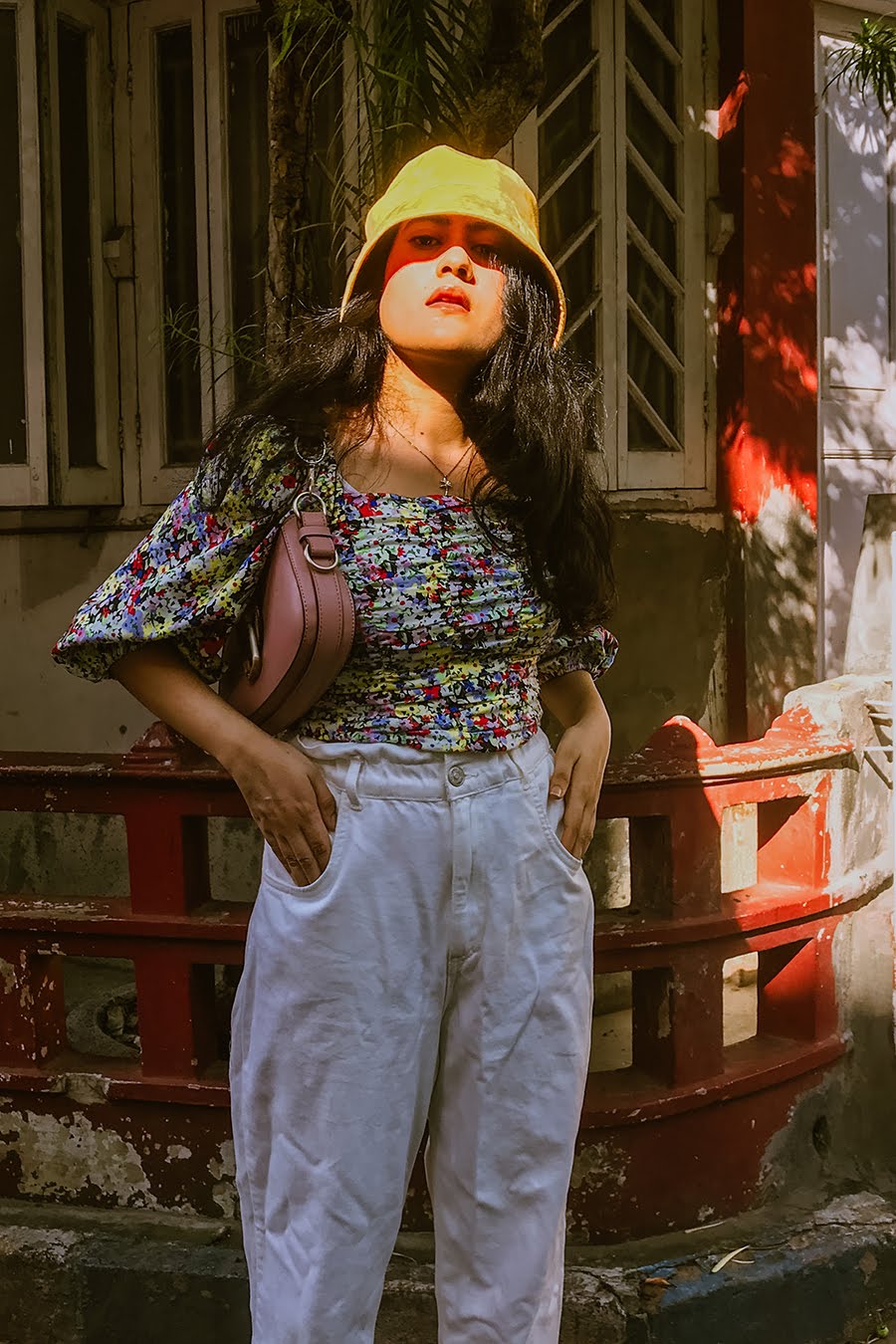 THE FLORAL BLOUSES WE WILL BE WEARING ON REPEAT THIS SPRING baguette bag , puff sleeve top, strappy heels