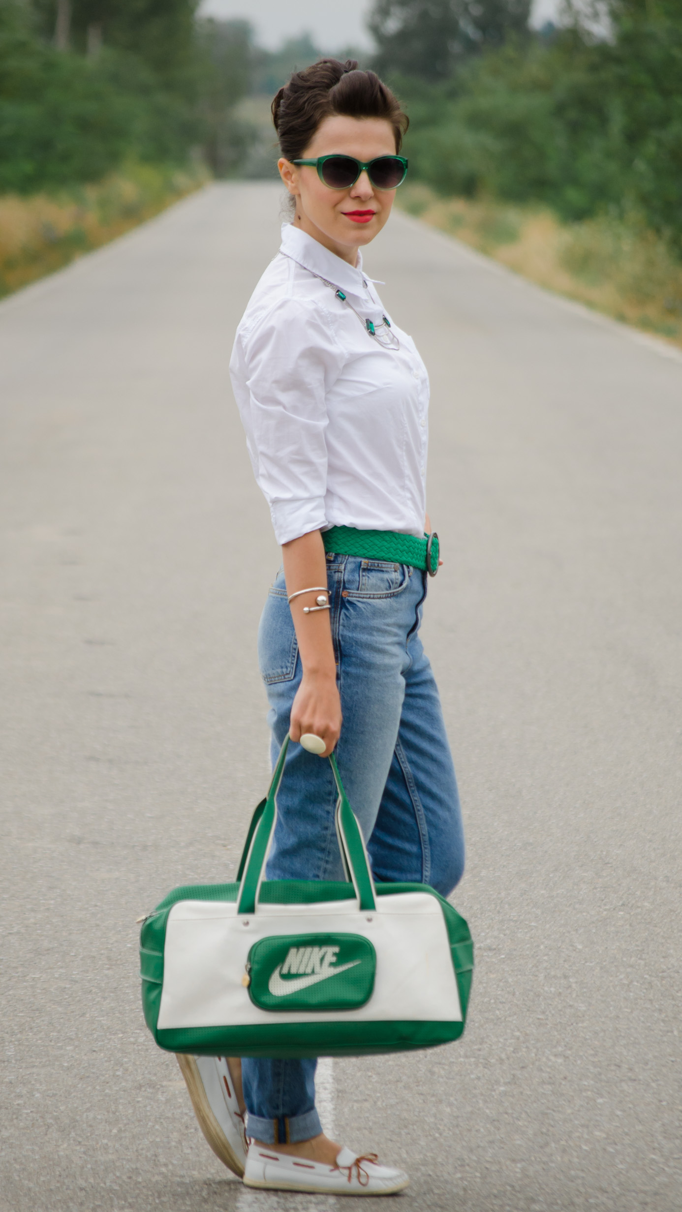 back to school outfit mom jeans white loose boyfriend shirt green belt white loafers nike bag statement necklace emerald green