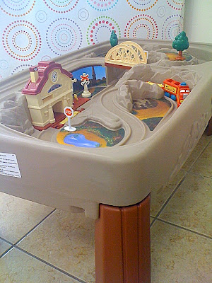 Kids Grow!: Step 2 Action Train Table