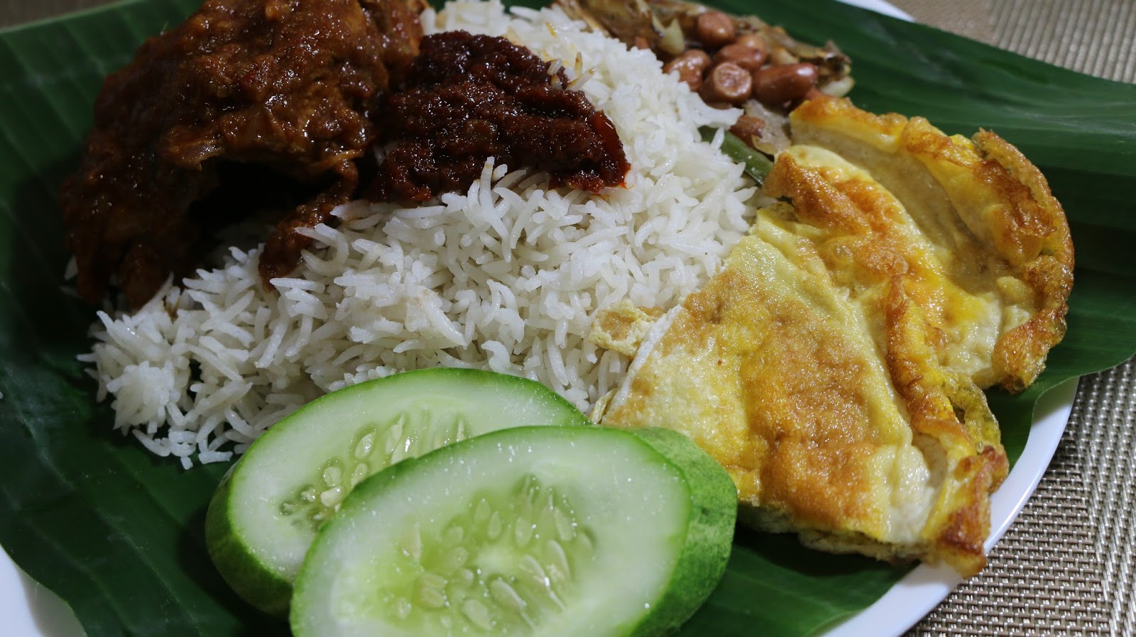 DAPUR KOTA SINGA: NASI LEMAK, SAMBAL TUMIS & CHICKEN SAMBAL 'BRIYANI STYLE'