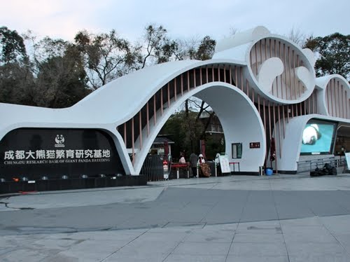 成都パンダ繁育研究基地入場 観光車 電動カート は利用する ぶらっとアジな旅