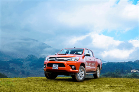 Toyota tang toc khuyen mai xe Hilux - Anh 2