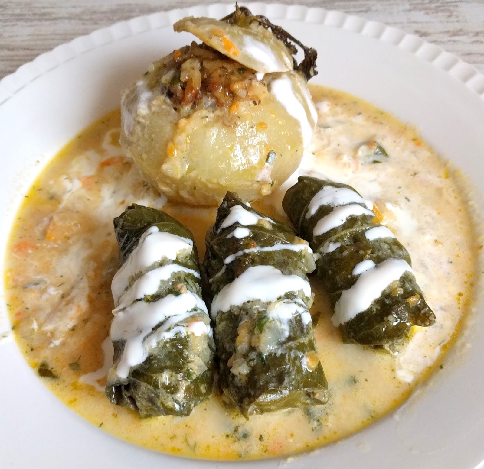 - Gefüllte Kohlrabi und Kohlrabiblätter