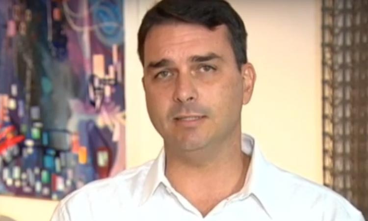 'Movimentação se refere a negócio imobiliário com a Caixa', diz Flávio Bolsonaro à Record; assista