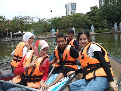 B'kayak at tasik Shah Alam...syokkk uh!!!!