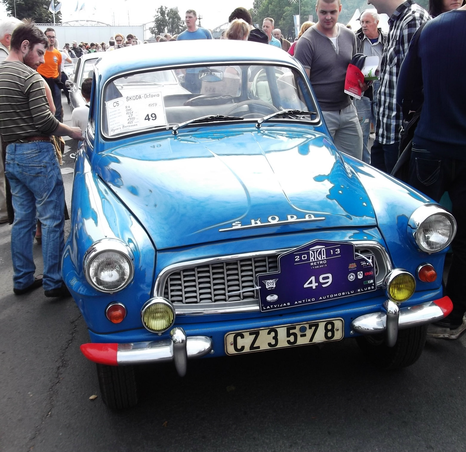 рижское авто. музей классических автомобилей. парад ретро автомобилей. рига музей автомобилей. рижское авто.