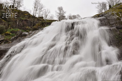 Cascada de Caozo durante el despertar del Valle del Jerte