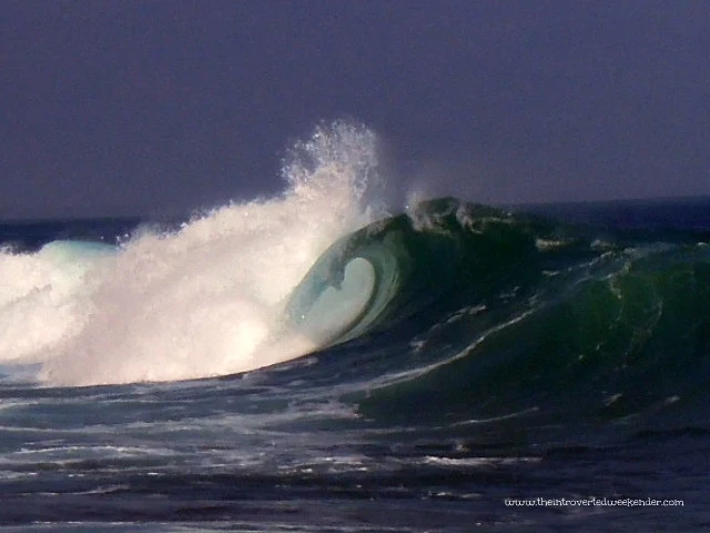Huge waves at Diguisit Bay in Baler