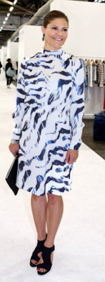 Robe Whyred / sandales By Malene Birger / pochette Dagmar