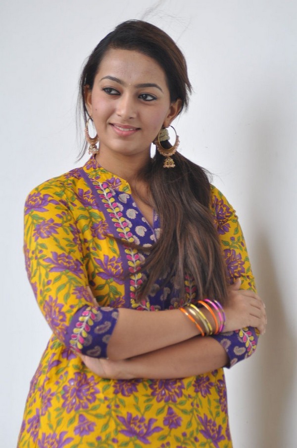 Esther Latest Cute Stills | Tollywood,Kollywood Movie Wallpapers ...