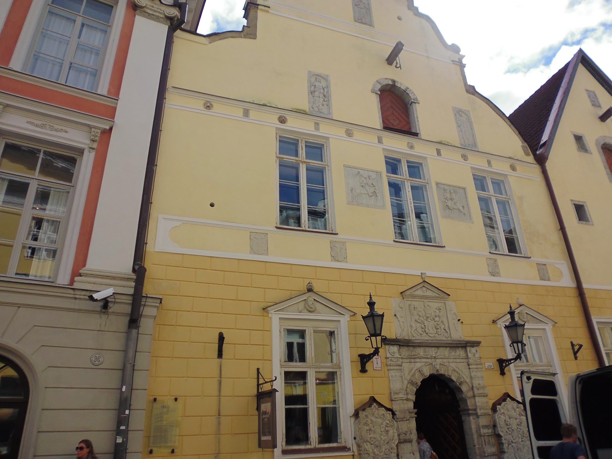 Mustpeade Maja (Casa de los Cabezas Negras) (Tallinn) (Estonia) (@mibaulviajero)