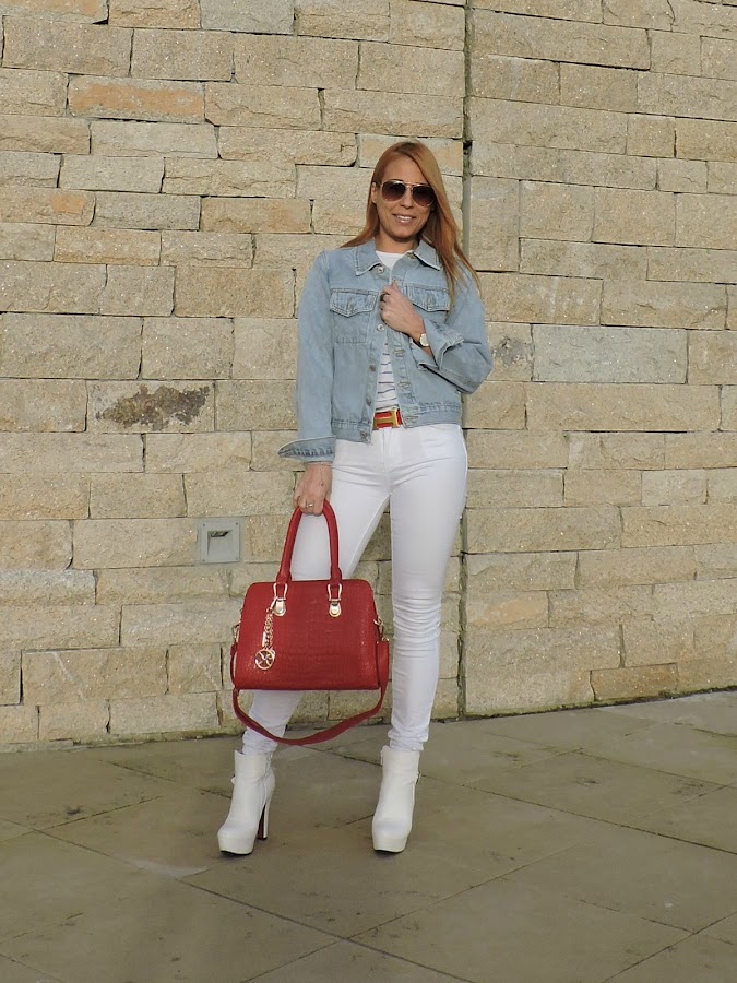 look-con-accesorios-rojos